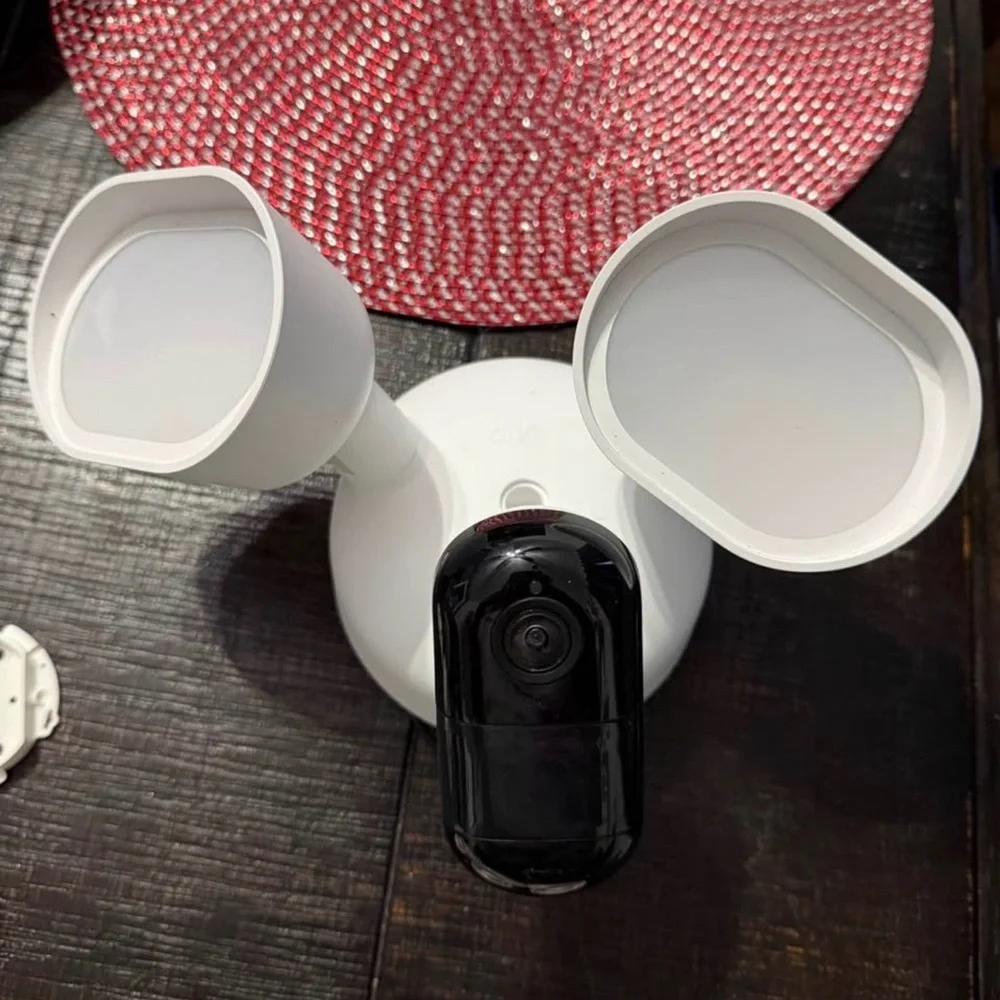 Arlo Security Camera Set with Accessories